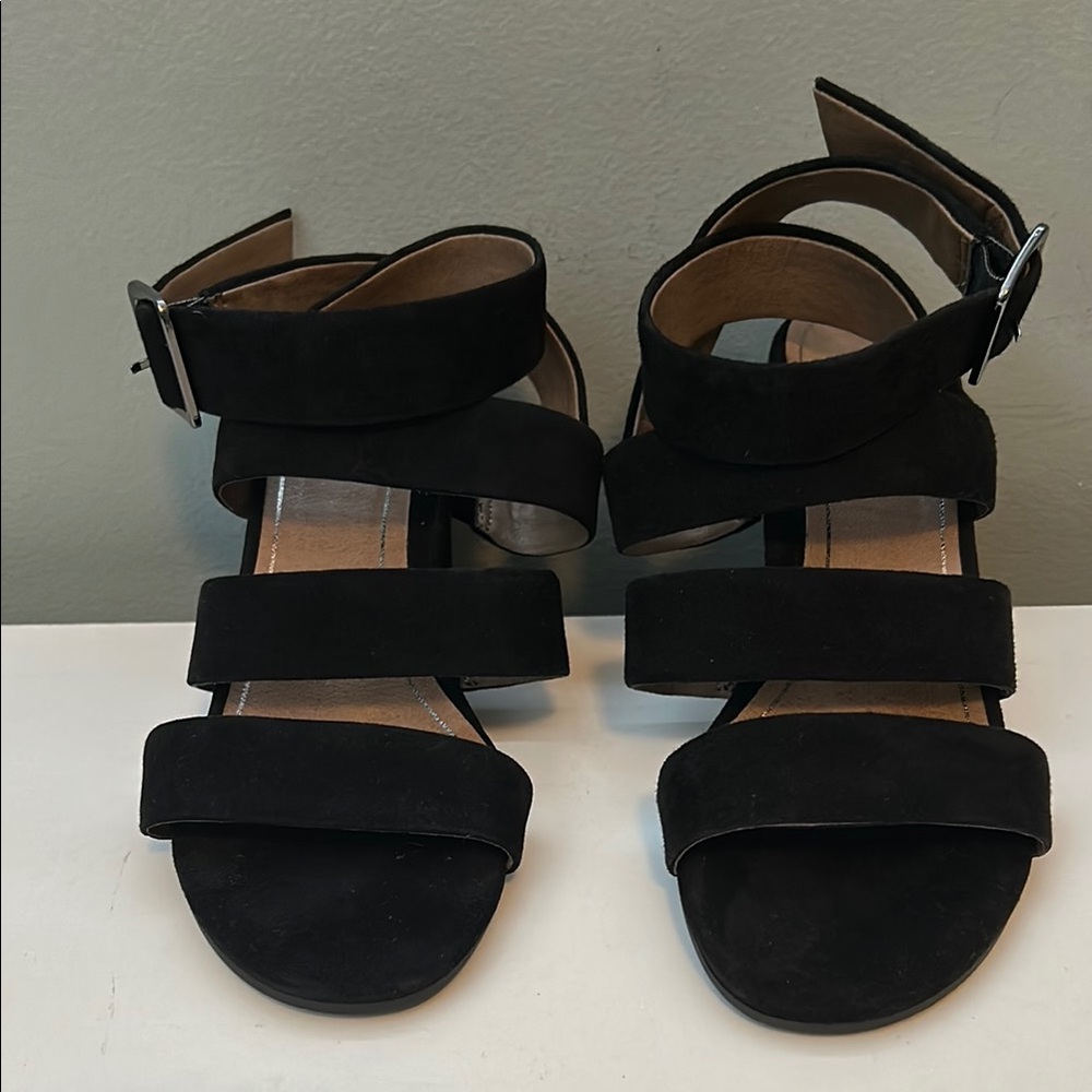 Vionic Black Strappy Sandals/Suede heels